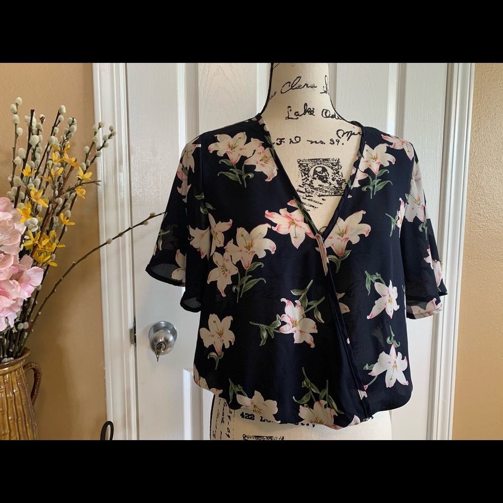 Sienna Sky Short Sleeve blouse Sz L